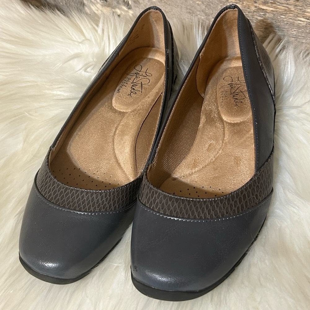 Life Stride Deja Vu Flats Size 8